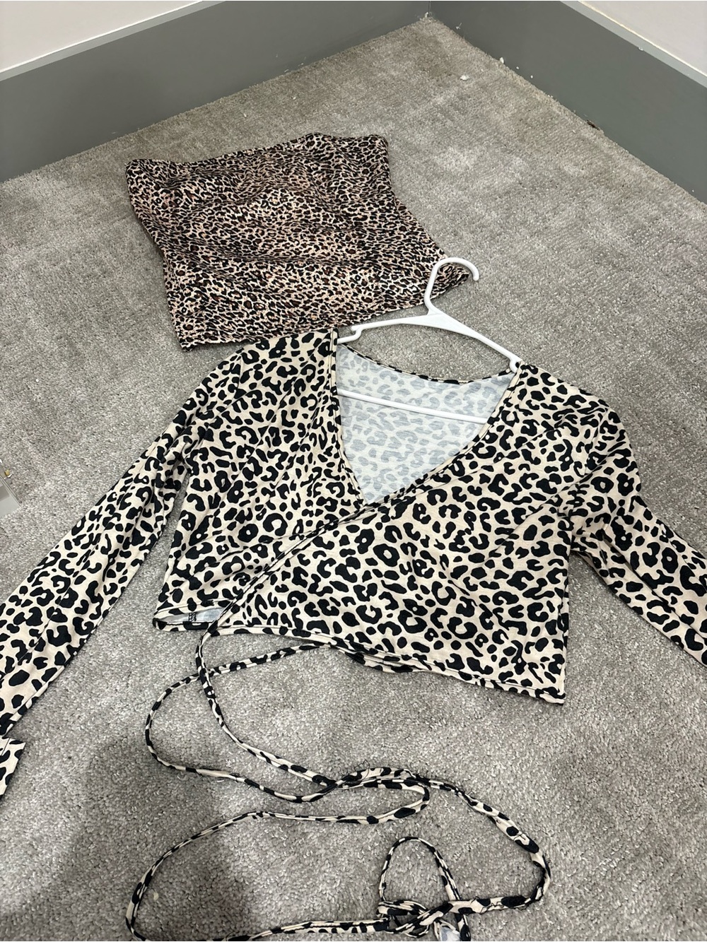 ROMWE Light Gray Leopard Print Wrap Crop Top with Matching Tube